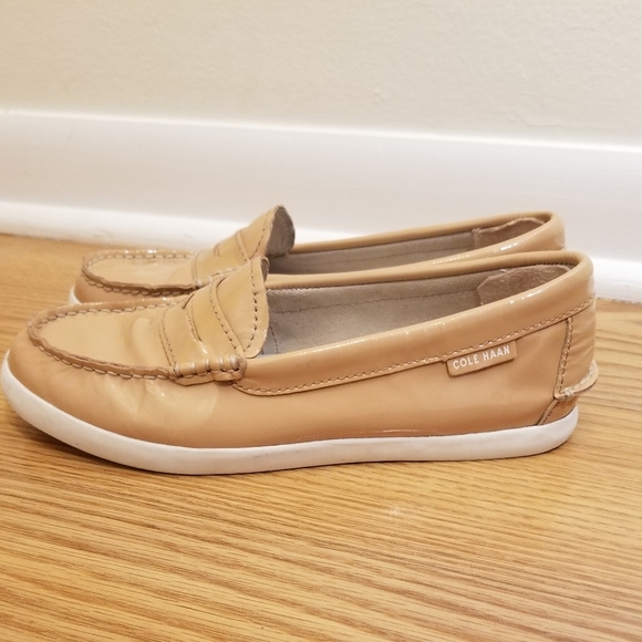 Cole Haan Nude Patent Pinch Maine Classic Loafer - Picture 5 of 10